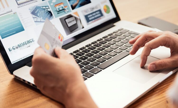 Fałszywe e-sklepy mocno kuszą Polaków, szczególnie te z elektroniką i ubraniami