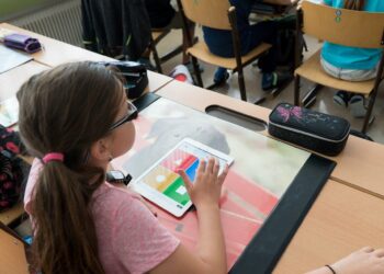 „Przystań w sieci” – program dla nauczycieli oraz uczniów o bezpieczeństwie w sieci