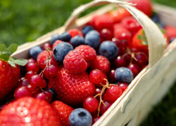 Kantar: owoce i warzywa na czele listy produktów, których Polacy chcą jeść więcej