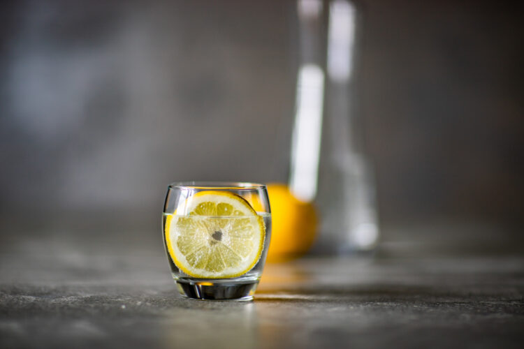 Woda z butelki, czy z kranu?