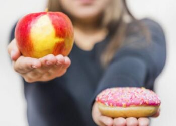 Prawie co drugi Polak przytył na home office. Z czego to wynika?