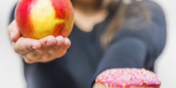 Prawie co drugi Polak przytył na home office. Z czego to wynika?