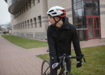 Jak bezpiecznie poruszać się na rowerze?