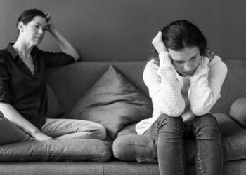 Jak się dogadać? Zasady budującej komunikacji na linii rodzic – dziecko