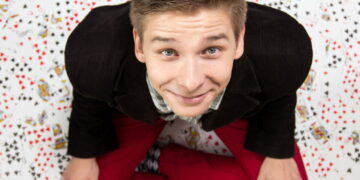 Konradowe Magic Show – Interaktywny pokaz magii dla małych, średnich i tych dużych!