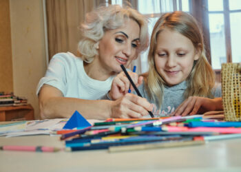 Platformy edukacyjne, portale i kanały YouTube pomocne w edukacji domowej