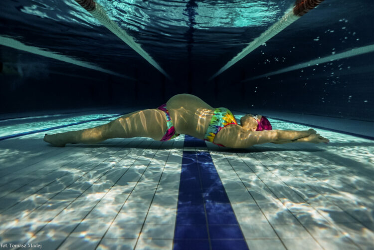Pływanie w ciąży – czy to bezpieczne? Trenerka pływania: „to konieczne!”
