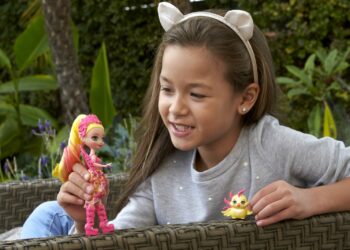 Jestem na pTAK z Enchantimals! Czyli dzieciaki dokarmiają ptaki