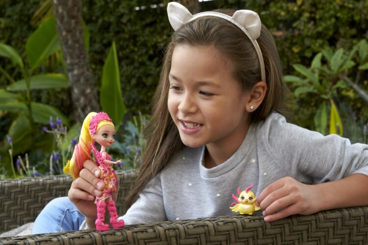 Jestem na pTAK z Enchantimals! Czyli dzieciaki dokarmiają ptaki