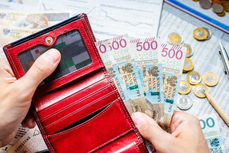 Sondaż: 70% beneficjentów 500 plus chce zwiększenia świadczenia, najczęściej od 50 do 100 złotych