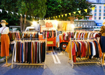 Dając drugie życie ubraniom – pomagamy. Cushman & Wakefield oraz re_store wspierają działania na rzecz gospodarki cyrkularnej i recyklingu odzieży