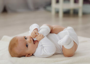 Składniki mineralne i witaminy: pediatra o ważnych elementach w diecie niemowlaka