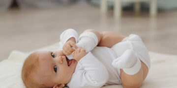 Składniki mineralne i witaminy: pediatra o ważnych elementach w diecie niemowlaka