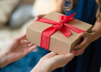 Prezentowy savoir vivre według Polaków. Wyniki badania