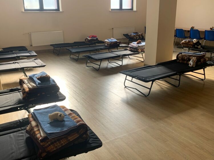 Punkt recepcyjny dla uciekinierów z Ukrainy w hali COS Torwar