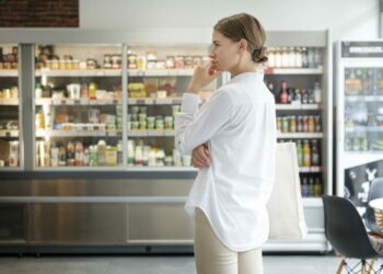 Poszukiwanie informacji o produkcie staje się kluczowym elementem w procesie podejmowania decyzji konsumenckich