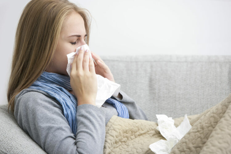 Kwietniowy wzrost infekcji dróg oddechowych. Jak się przed nimi uchronić? Podpowiada ekspert Medicover