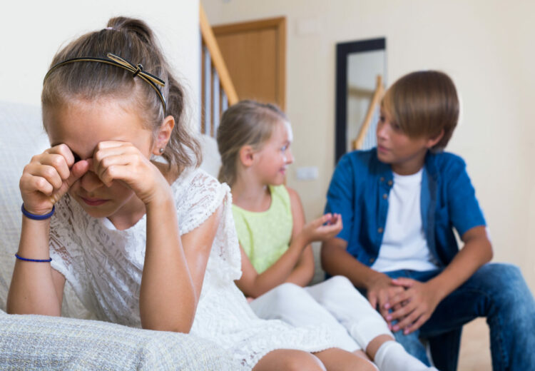 Jak pomóc dziecku, którego nie akceptują rówieśnicy?