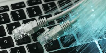 Internet staje się silniejszy i bezpieczniejszy? Liczba naruszeń Brand Safety w Polsce spada drugi rok z rzędu