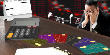 Niemal połowa konsumentów w Polsce obawia się, że nie uda im się uregulować najbliższych płatności