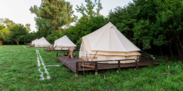 Sytuacje kryzysowe podczas letnich obozów i kolonii – o co muszą zadbać organizatorzy?