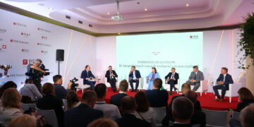 Karpacz’22: Edukacja i czas są kluczowe w budowaniu oszczędności przez Polaków