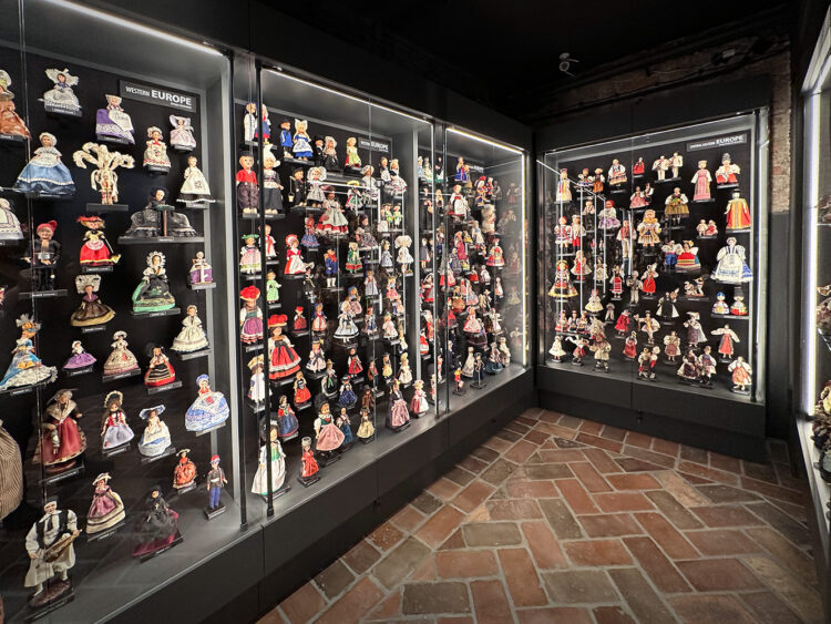 MUZEUM DOMKÓW LALEK, GIER I ZABAWEK