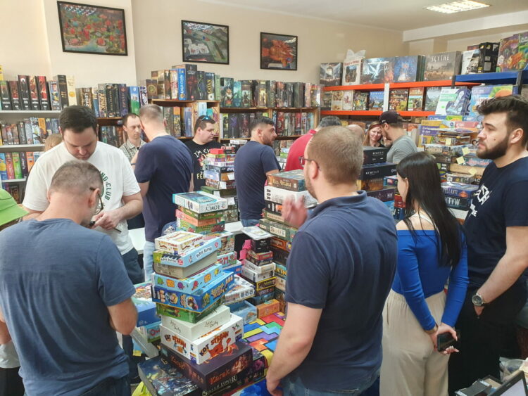 Kiermasz używanych gier planszowych na Ursynowie przyciągnął uwagę graczy z całej Warszawy
