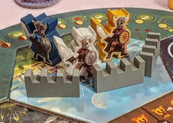 Wakacje z grami planszowymi: Dlaczego warto wprowadzić je do wakacyjnej walizki dzieci?