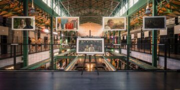 Obrazy z filmu „Chłopi” na wystawie w Hali Koszyki