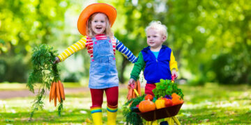 Dzieci i ogród. Jak zachęcić malucha do poznania świata roślin ?