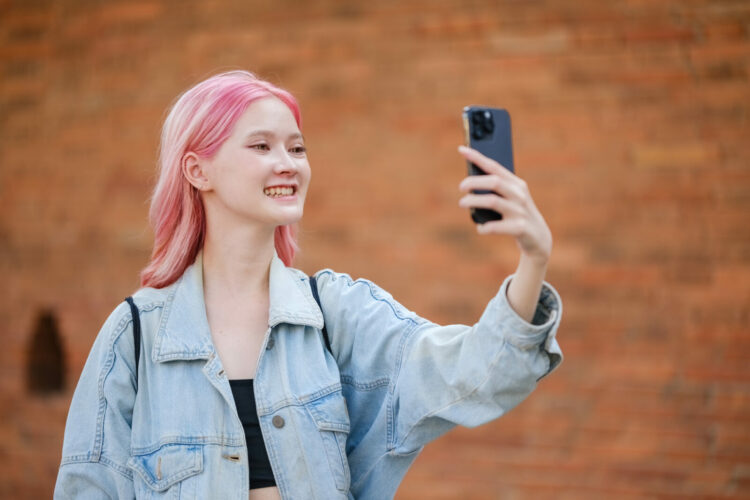 Farbowanie włosów u nastolatek – czy to dobry pomysł?