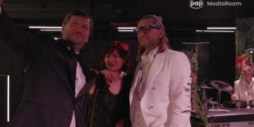 „Bal w operze” Juliana Tuwima z muzyką Leszka Możdżera w WOK prowokuje, zaskakuje, zmusza do refleksji