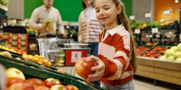 Polacy na „bakier” z warzywami i owocami? Badanie ujawnia sporą lukę w naszej diecie
