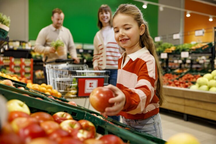 Polacy na „bakier” z warzywami i owocami? Badanie ujawnia sporą lukę w naszej diecie