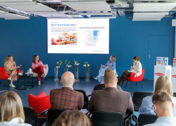 Dzieciństwo bez baterii. Dlaczego nadmiar zabawek może ograniczać rozwój dziecka?