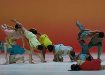 Goethe-Institut w Warszawie zaprasza na spektakl „In C” w wykonaniu kompanii Sasha Waltz & Guests | Terry Riley w Pawilonie Tańca